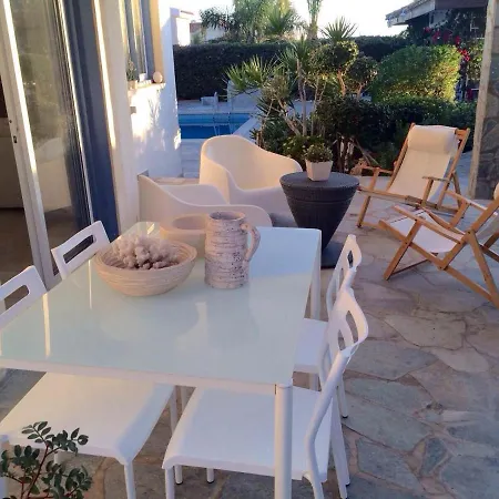 别墅 In With A Pool!