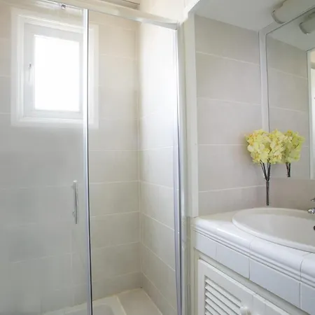 别墅 In With A Pool! *