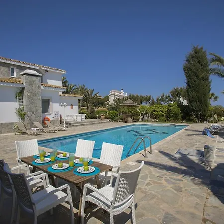 别墅 In With A Pool! *