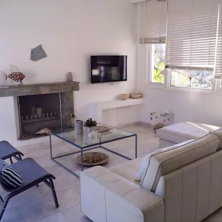 别墅 In With A Pool!