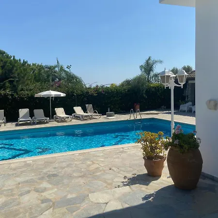 In With A Pool! Villa