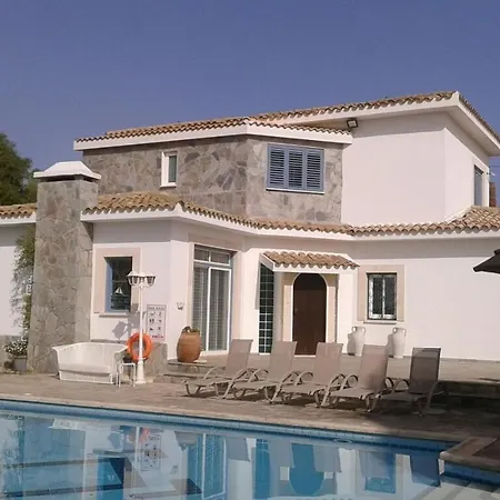 In With A Pool! Villa