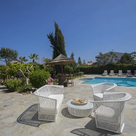 Villa In With A Pool!