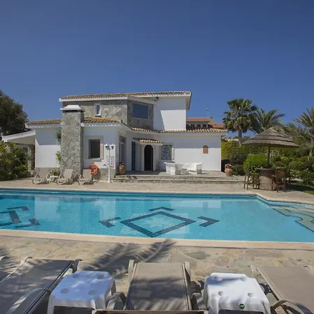 In With A Pool! Villa *