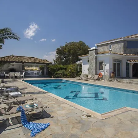 In With A Pool! Ayia Napa