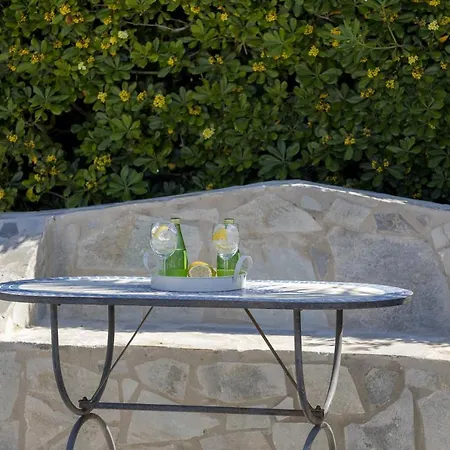 Βίλα In With A Pool!