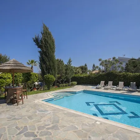 Villa In With A Pool!