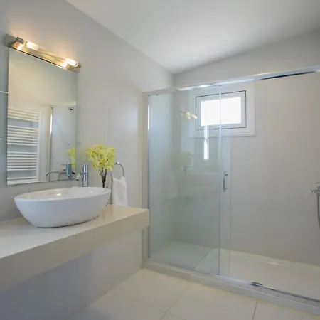 Villa In With A Pool! *