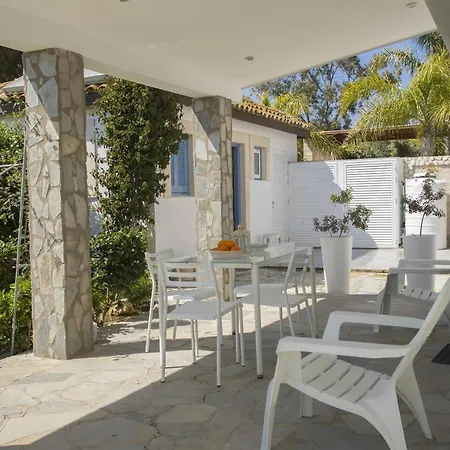 In With A Pool! Αγία Νάπα