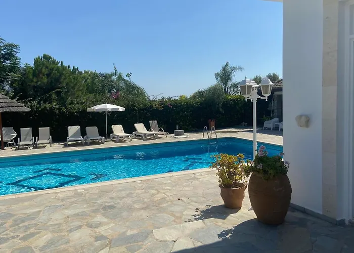 In With A Pool! Villa