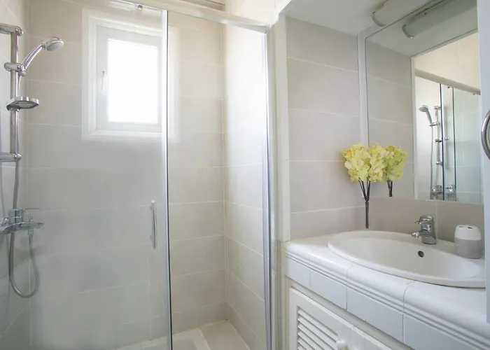 Villa In With A Pool! *