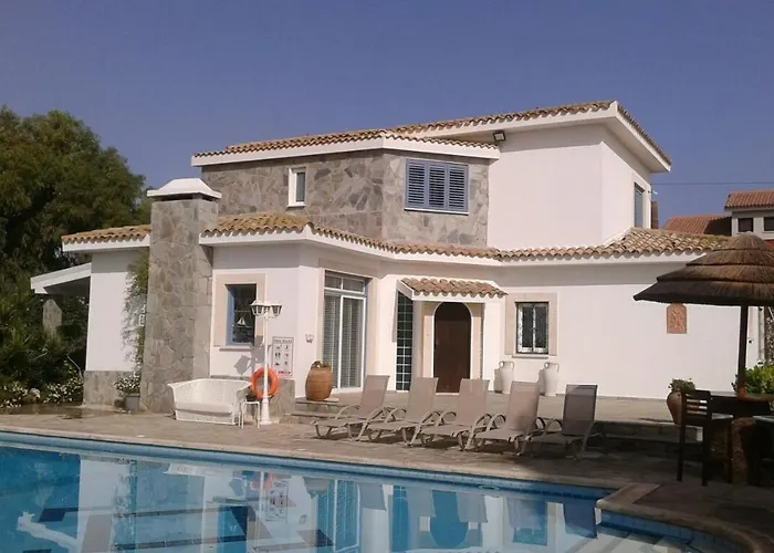 In With A Pool! Villa