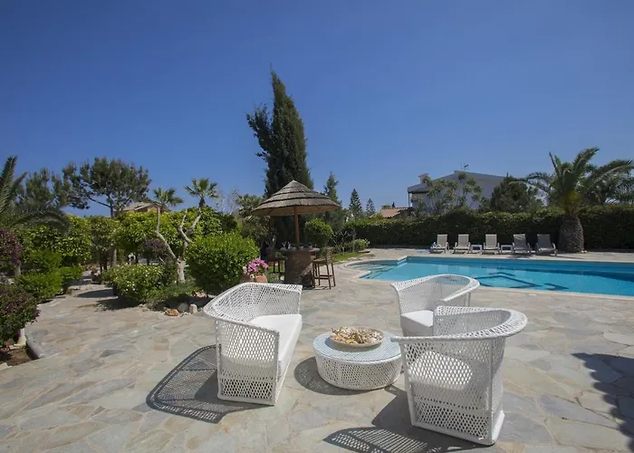 Villa In With A Pool!