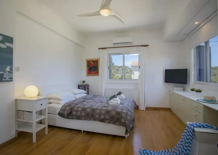 Villa In With A Pool! *