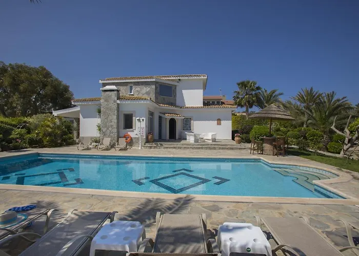 In With A Pool! Villa *