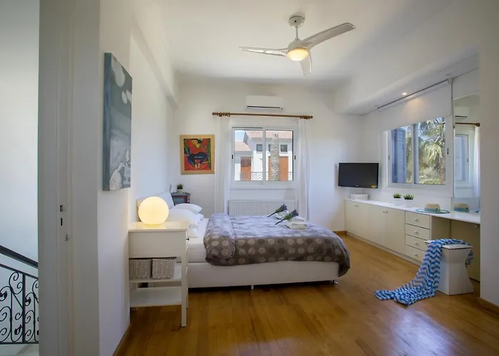 In With A Pool! Villa *