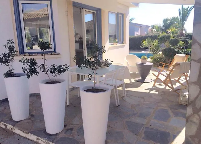 In With A Pool! Villa *