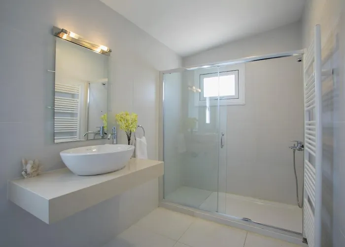 Villa In With A Pool! *