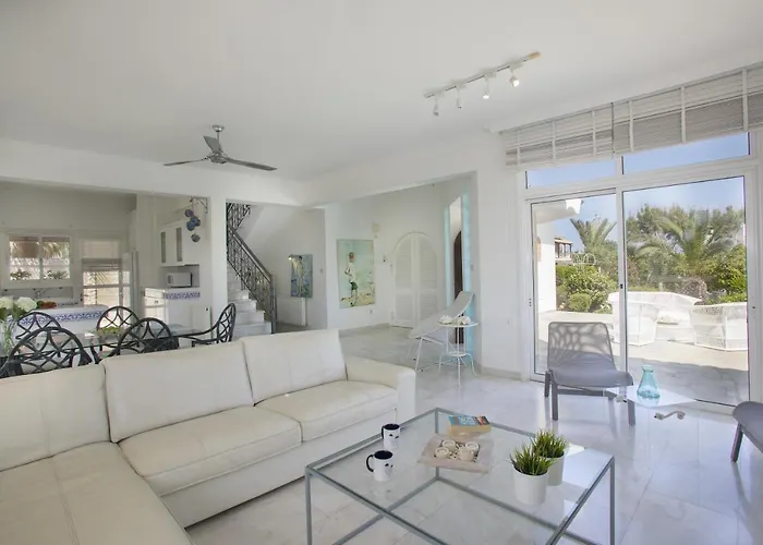 In With A Pool! Villa *