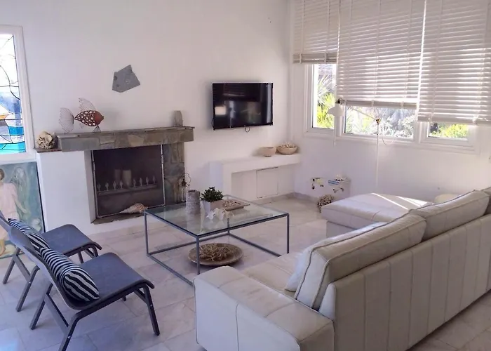 Villa In With A Pool!