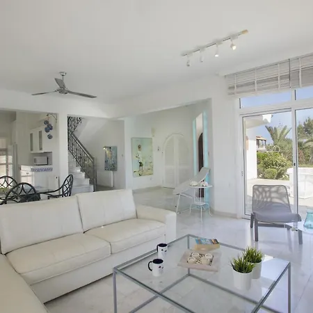 In With A Pool! Villa *